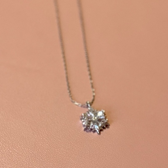 Swarovski crystal Snowflake pendant chain Magic Snowflake, Rhodium plated silver - Picture 10 of 15